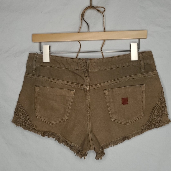 ROXY Khaki Denim Lace Accent Cutoff Shorts - Picture 3 of 6